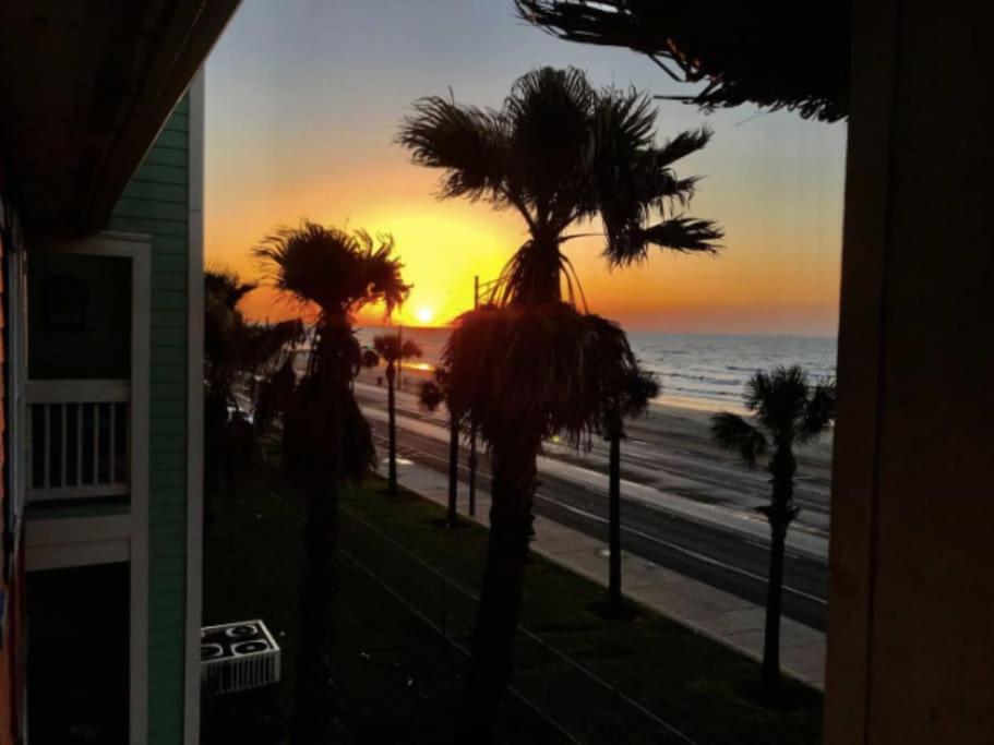 Ferienwohnung Oceanfront At The Dawns Galveston Exterior foto