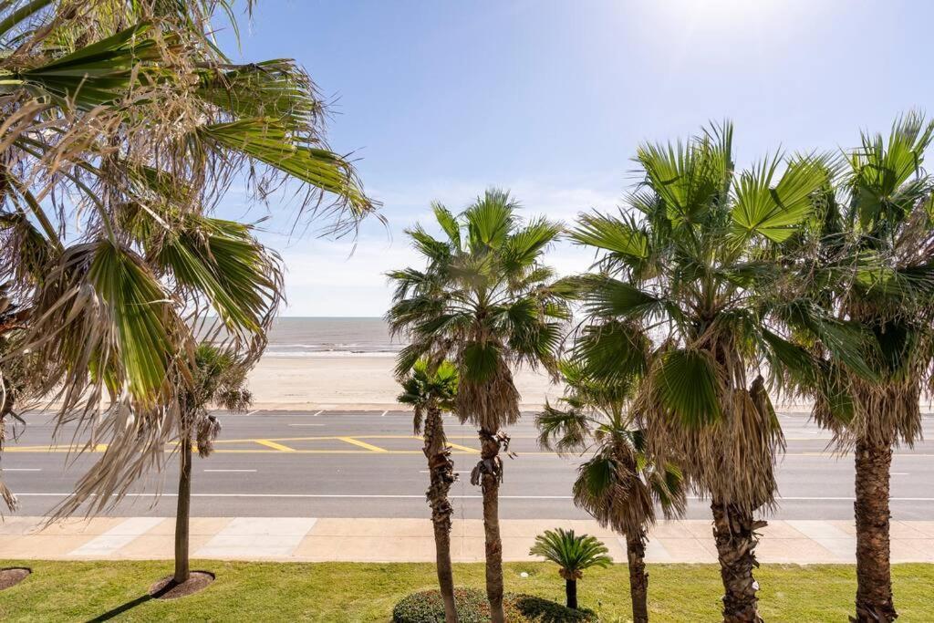 Ferienwohnung Oceanfront At The Dawns Galveston Exterior foto